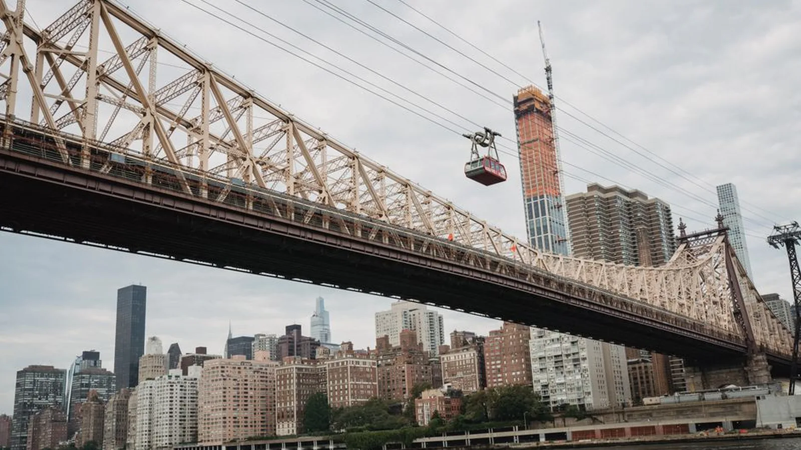 How OMNY, PATH, and the Roosevelt Island Tram Fares Work Together in NYC (2026)